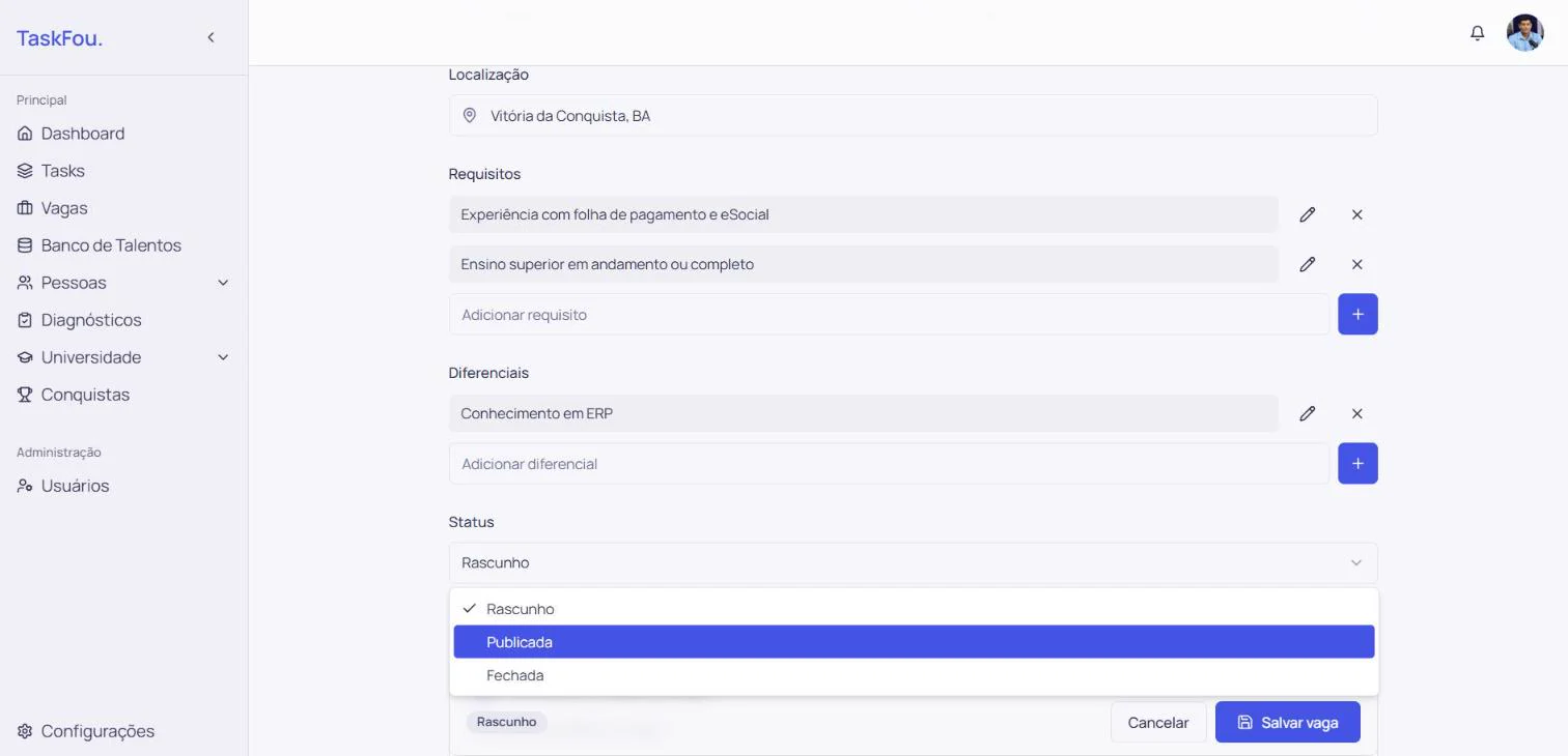 Campo Status aberto com as opções Rascunho, Publicada e Fechada